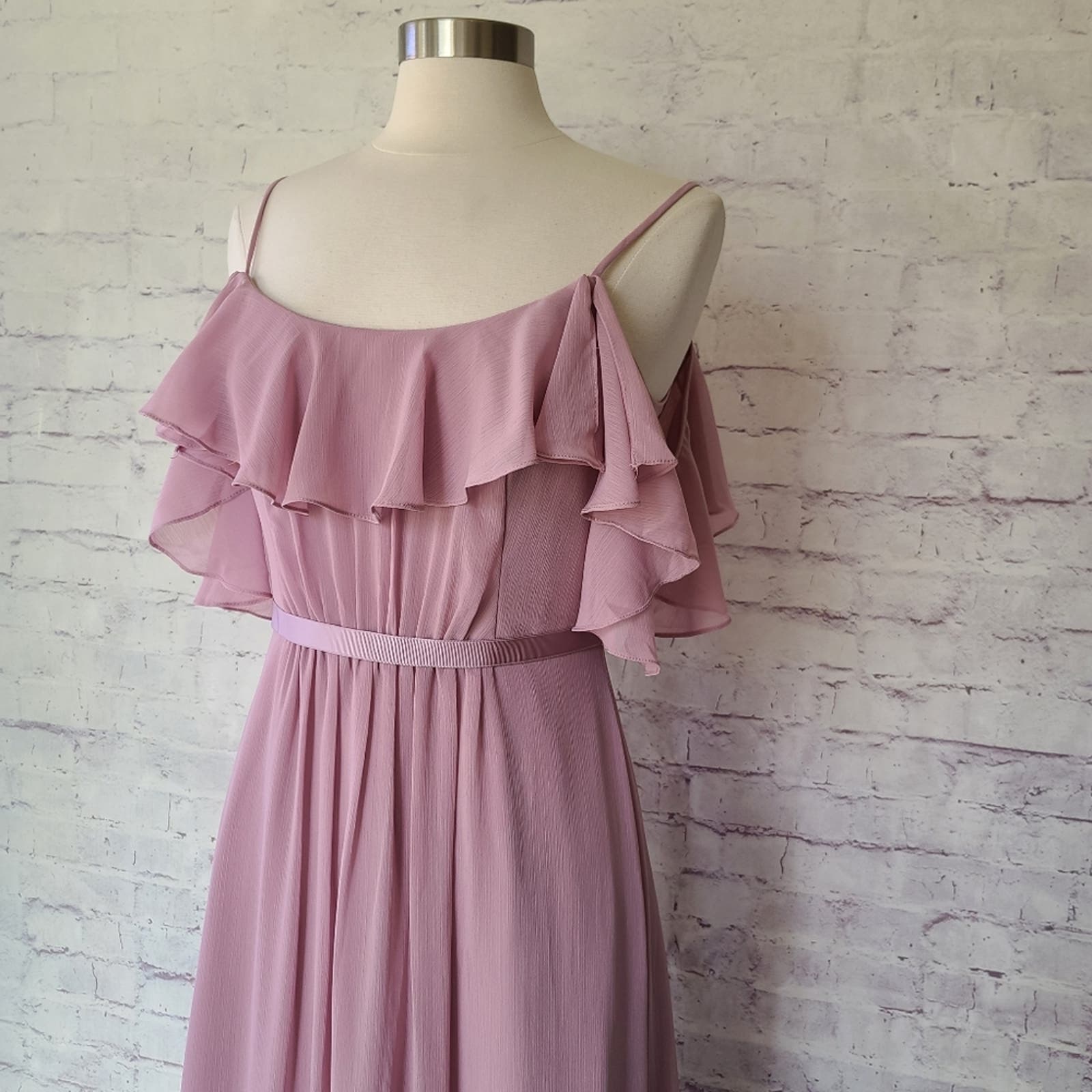 NWT David's Bridal Cold Shoulder Flutter Sleeve Chiffon Long Bridesmai Sonderleigh NWT David's Bridal Cold Shoulder Flutter Sleeve Chiffon Long Bridesmai Sonderleigh