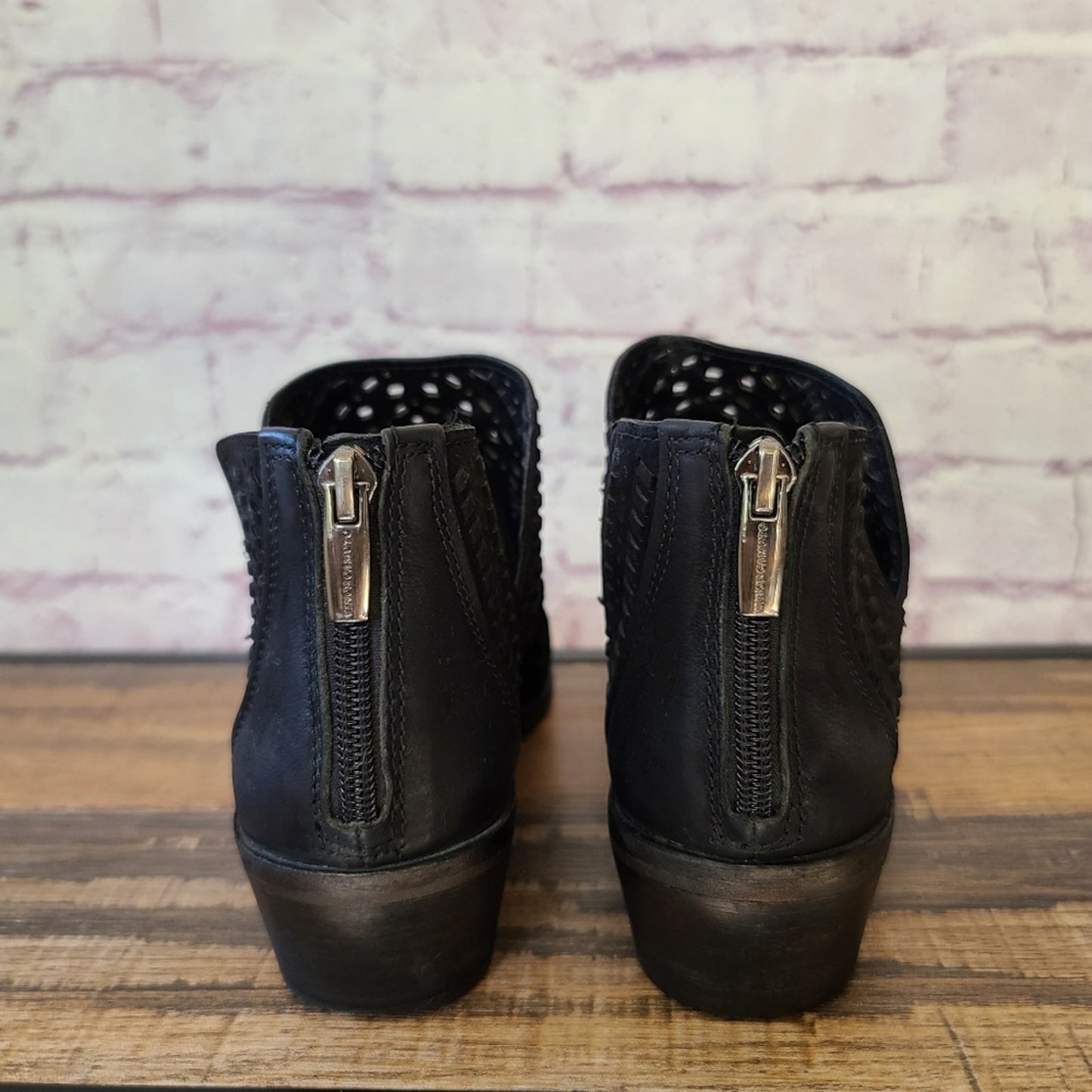 Vince Camuto Black Leather Cutout Chelsea Ankle Bootie Western Boho 8.5M