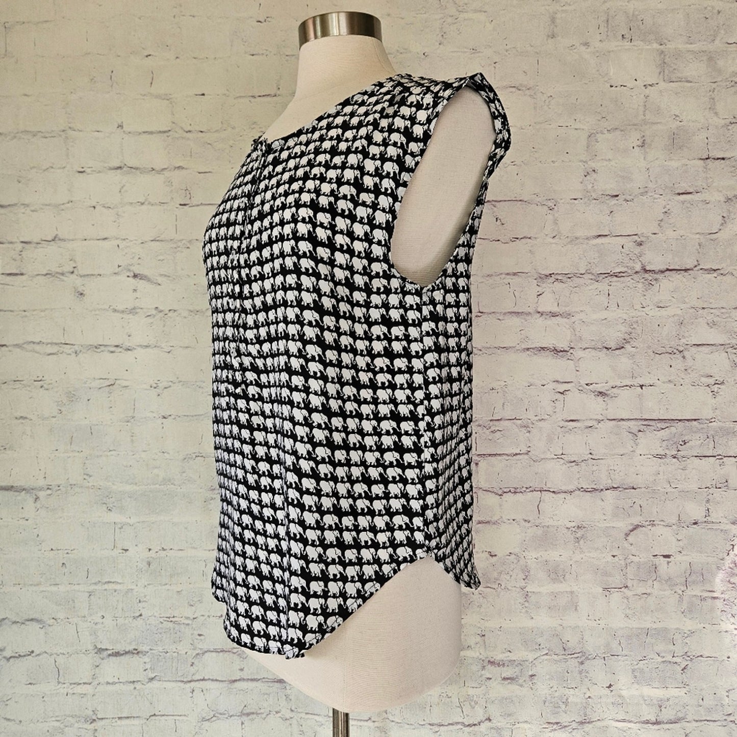 Oat + Fawn Black & White Elephant Print Sleeveless Top Medium
