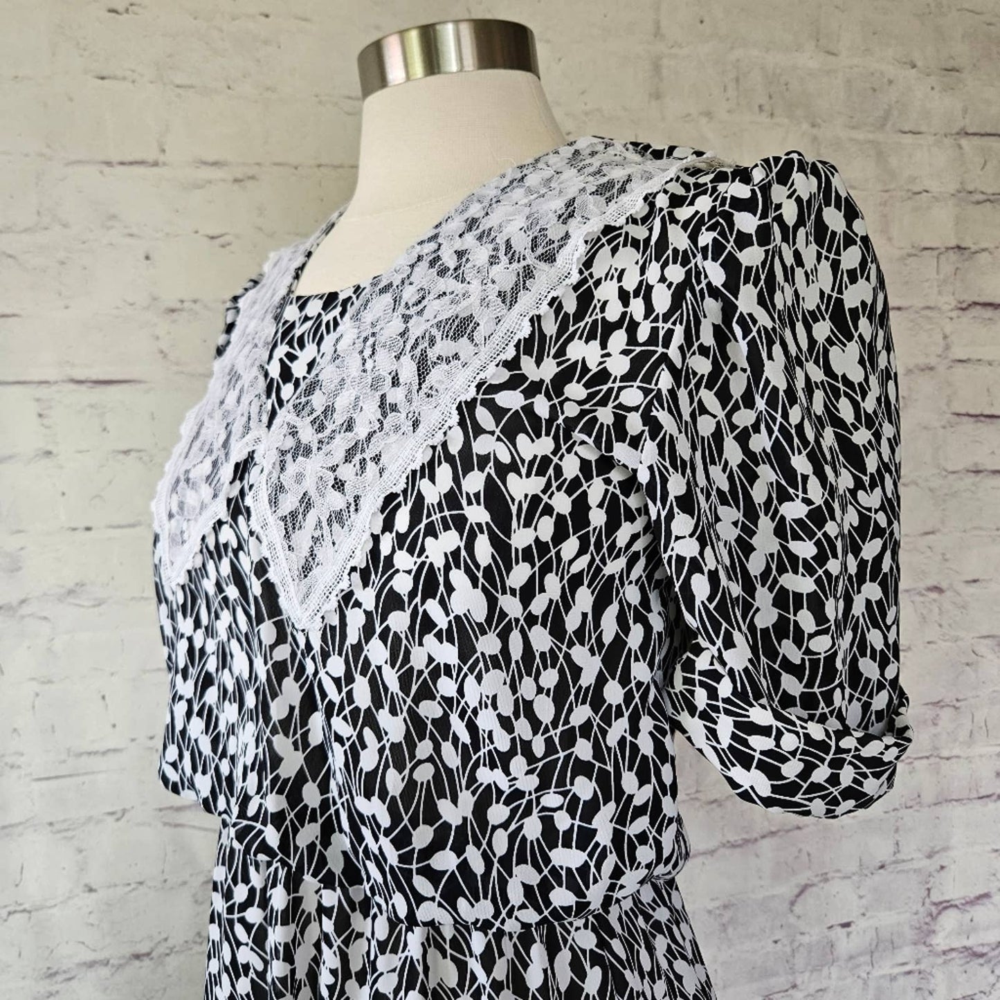 Vintage Items Black White Floral Short Sleeve Lave Collar Secretary Midi Dress 4