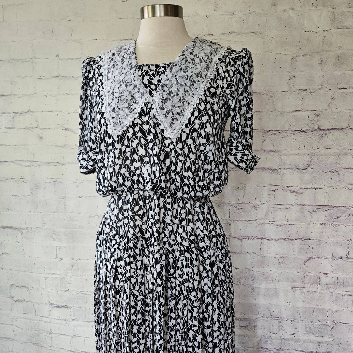Vintage Items Black White Floral Short Sleeve Lave Collar Secretary Midi Dress 4