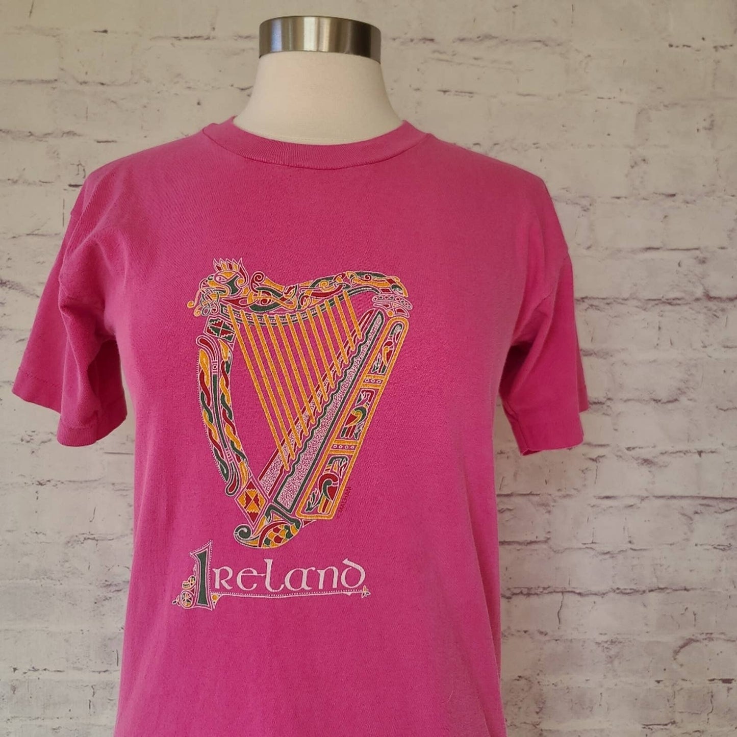 Vintage Dolman Design Made in Ireland Harp Print Single Stitch Tee Pink Medium