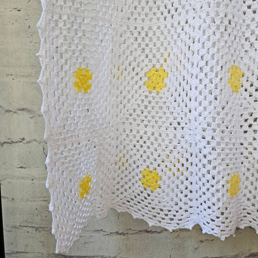 Vintage Handmade Crochet White with Yellow Marigold Jacquard Tablecloth 48x74